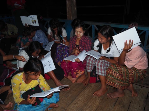 Phuang kùang nyawm cih ren cih lai vax